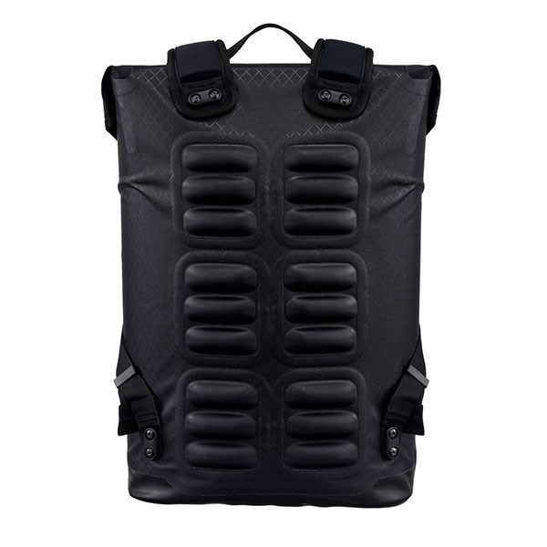 德國【ORTLIEB】Soulo Metrosphere 25L 防水背包 黑壓紋 / 磁扣式防水背包 25L / 休閒後背包 / 筆電背包