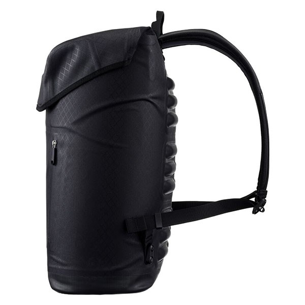 德國【ORTLIEB】Soulo Metrosphere 25L 防水背包 黑壓紋 / 磁扣式防水背包 25L / 休閒後背包 / 筆電背包