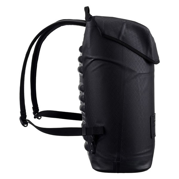 德國【ORTLIEB】Soulo Metrosphere 25L 防水背包 黑壓紋 / 磁扣式防水背包 25L / 休閒後背包 / 筆電背包