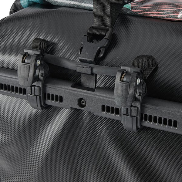 德國【ORTLIEB】Back-Roller Design 亮面防水馬鞍袋 紅黑(機械發條) / 經典防水後馬鞍袋 / 使用QL2.1安裝系統