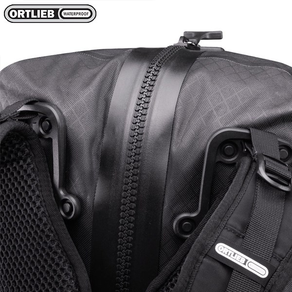 德國【ORTLIEB】Atrack Metrosphere 34L 黑色壓紋防水背包 (德國製)
